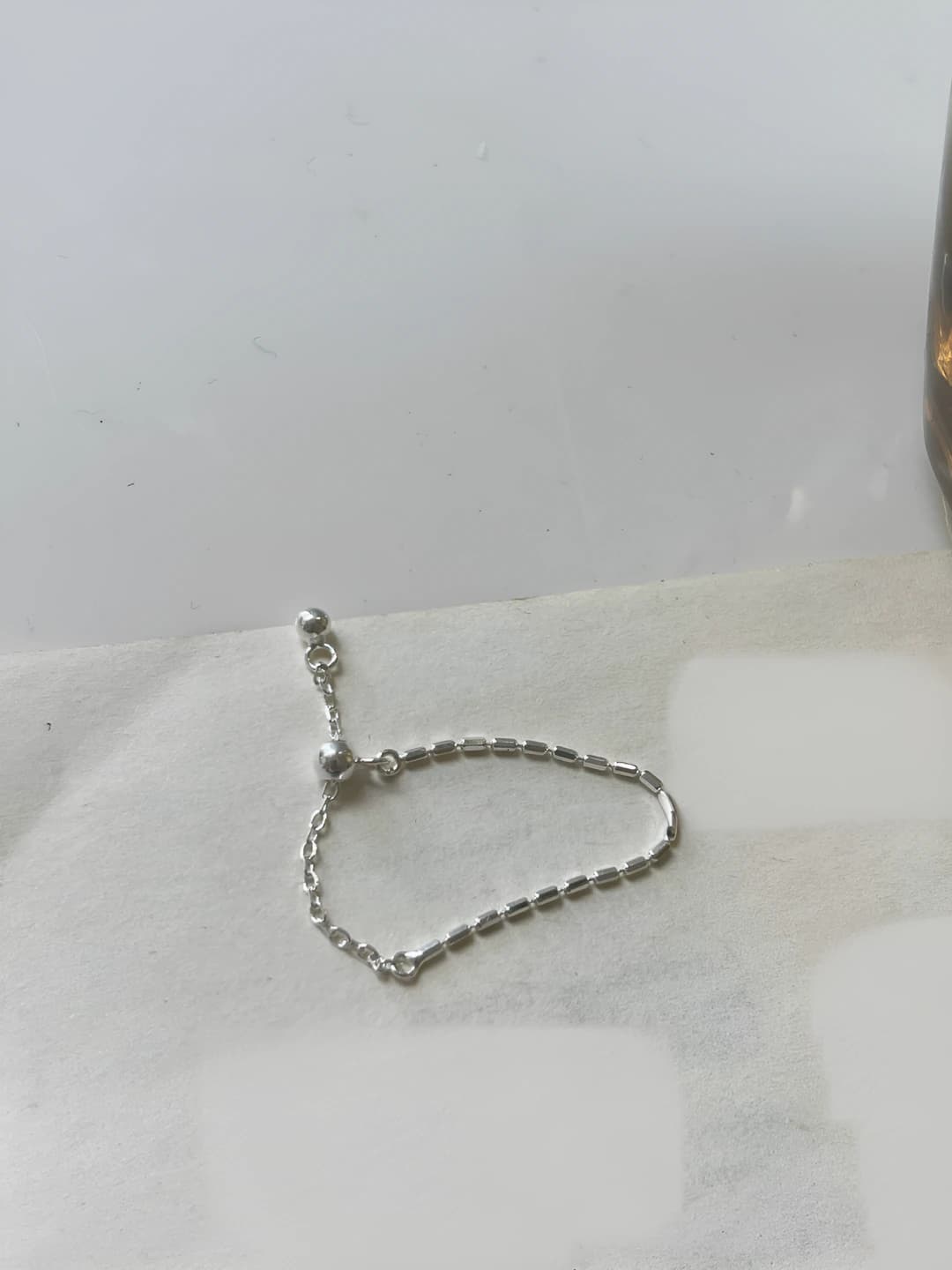 Thin off-white pearl, adjustable