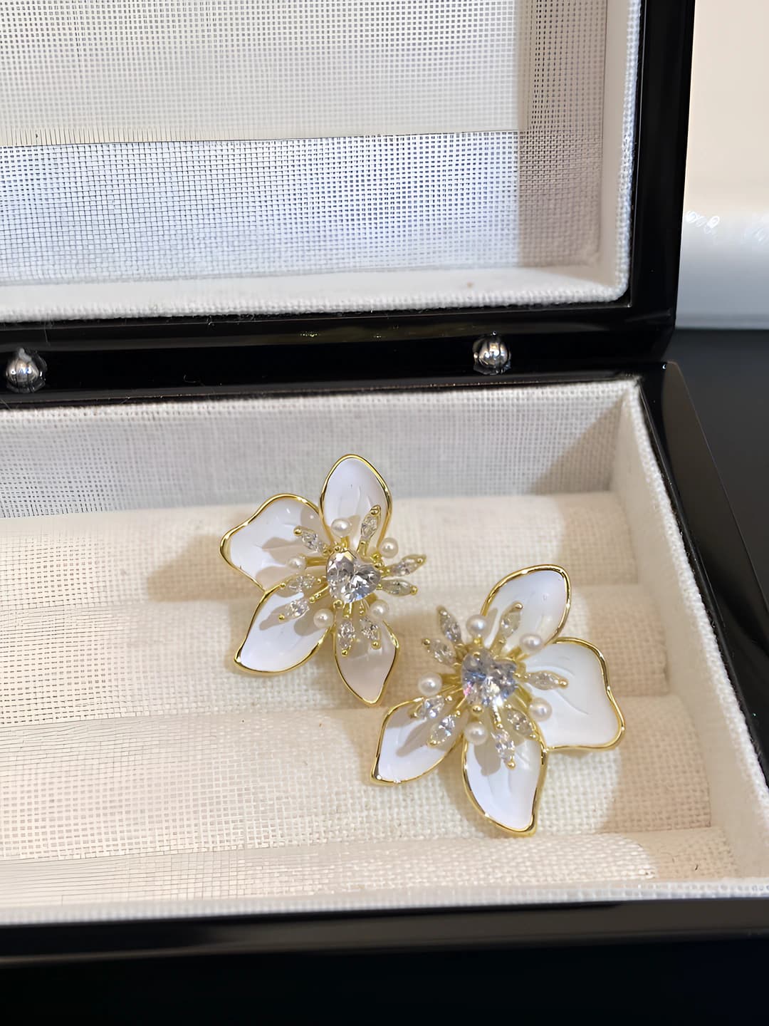 Four-petal small flower earrings