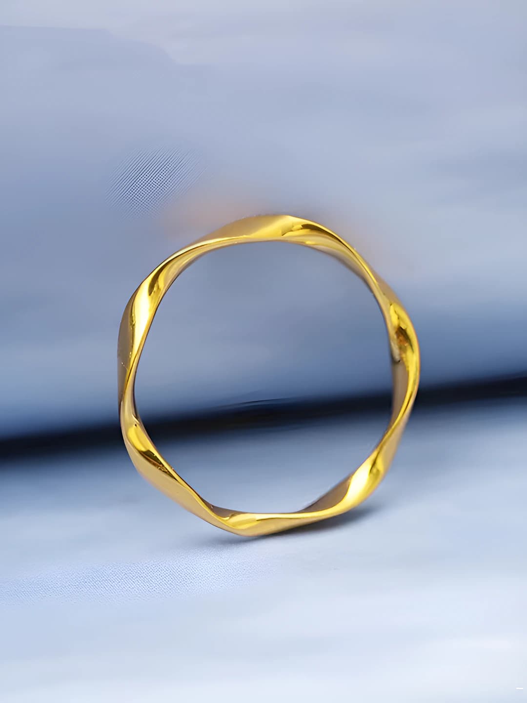 Möbius ring (size 10)