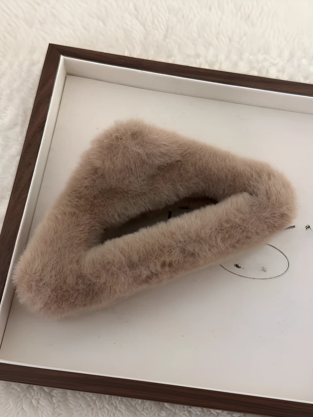 Fuzzy dark coffee triangle clip-12cm