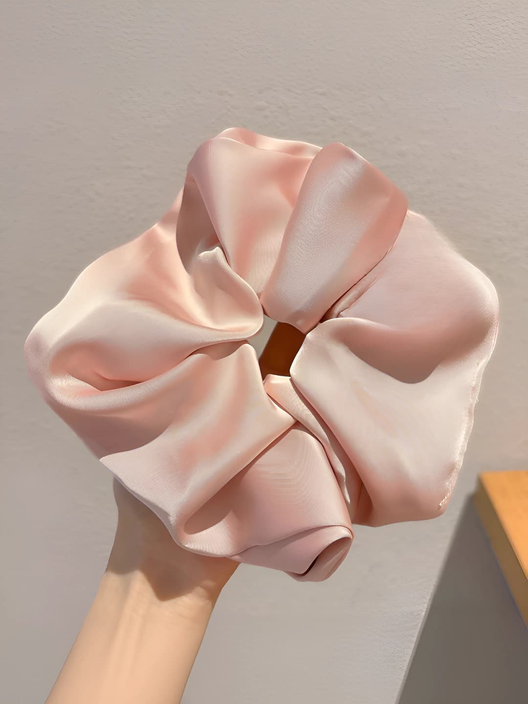 Pushti atlas skalka ~18cm