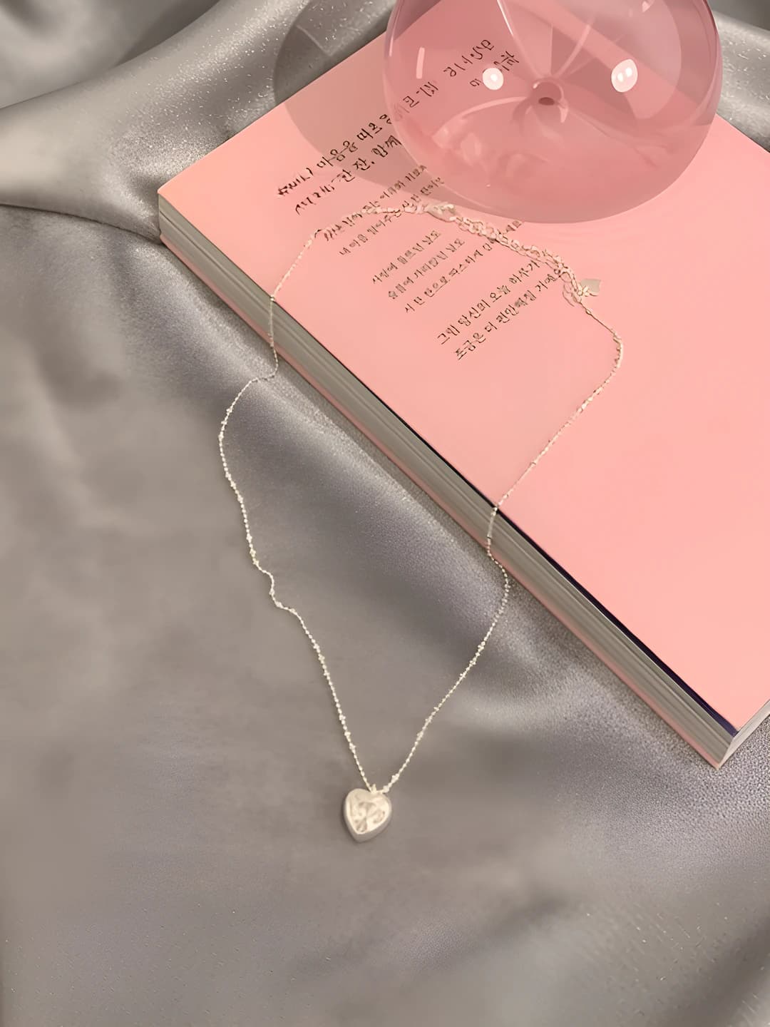 White diamond heart 0249