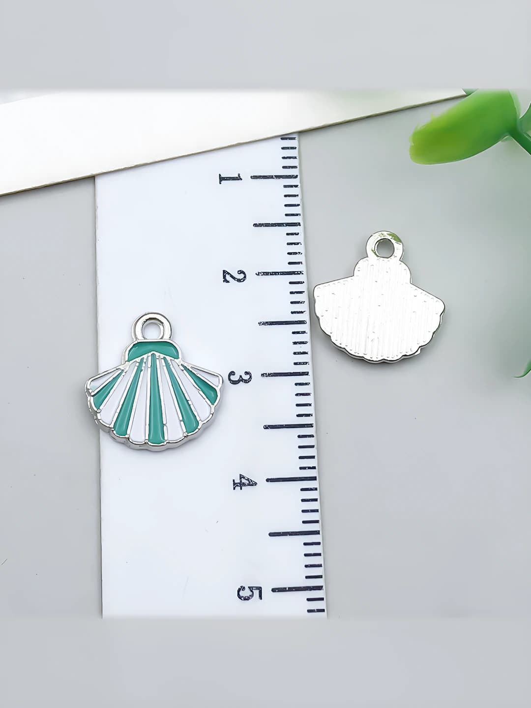 White K, light blue shell, 13x13mm, 0.8g