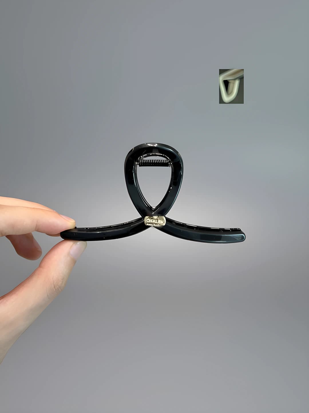 2# Gold logo clip ~11cm