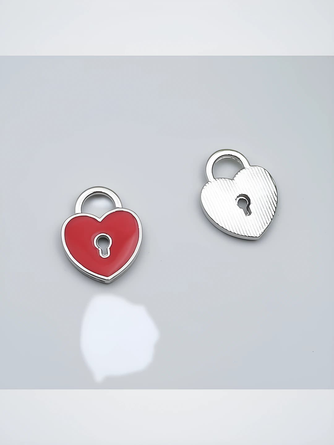 1 pc White K Red Heart Lock 11x13mm-0.5g-21900