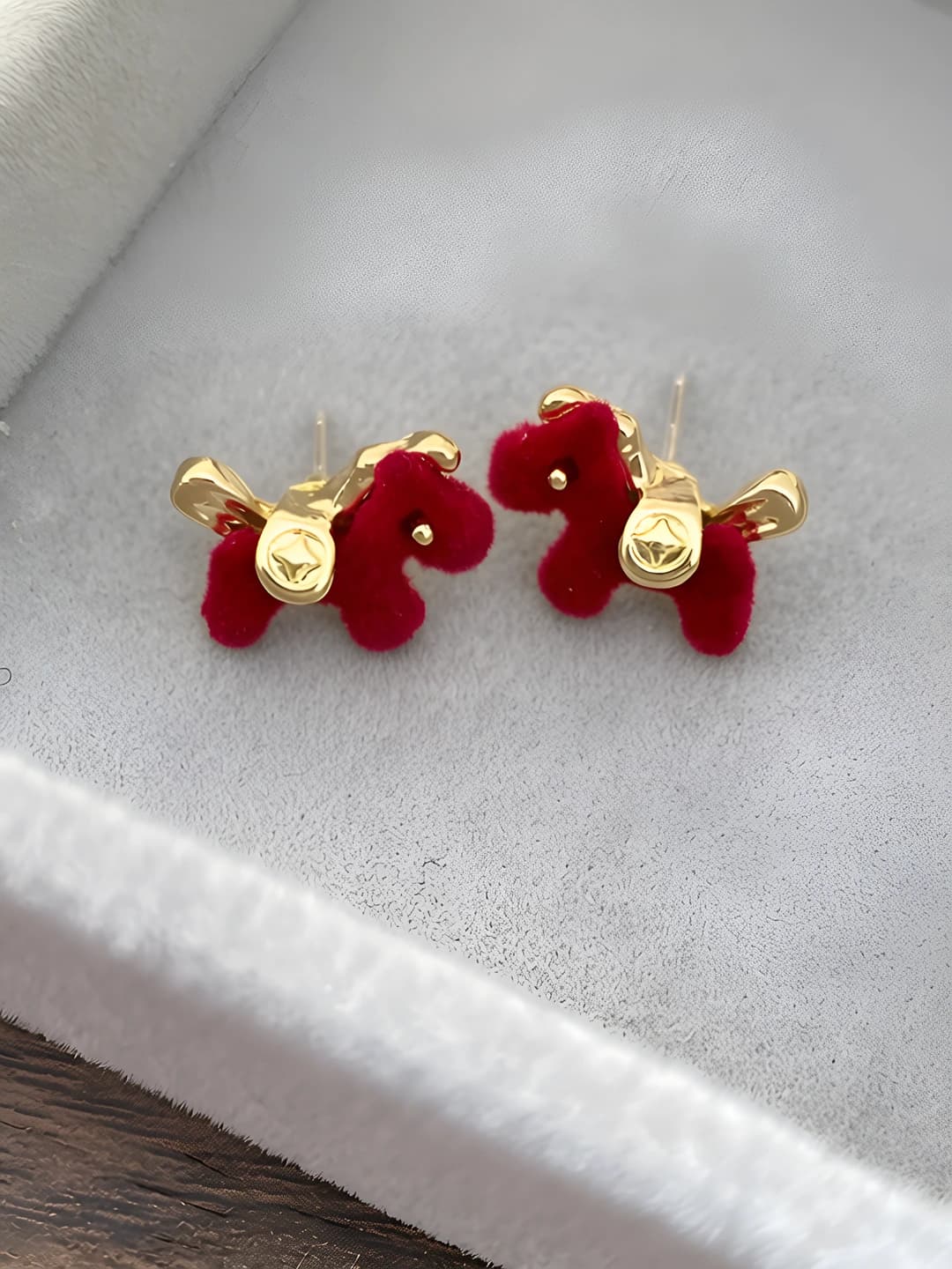 47# Серебряная игла - Золотой - Красный