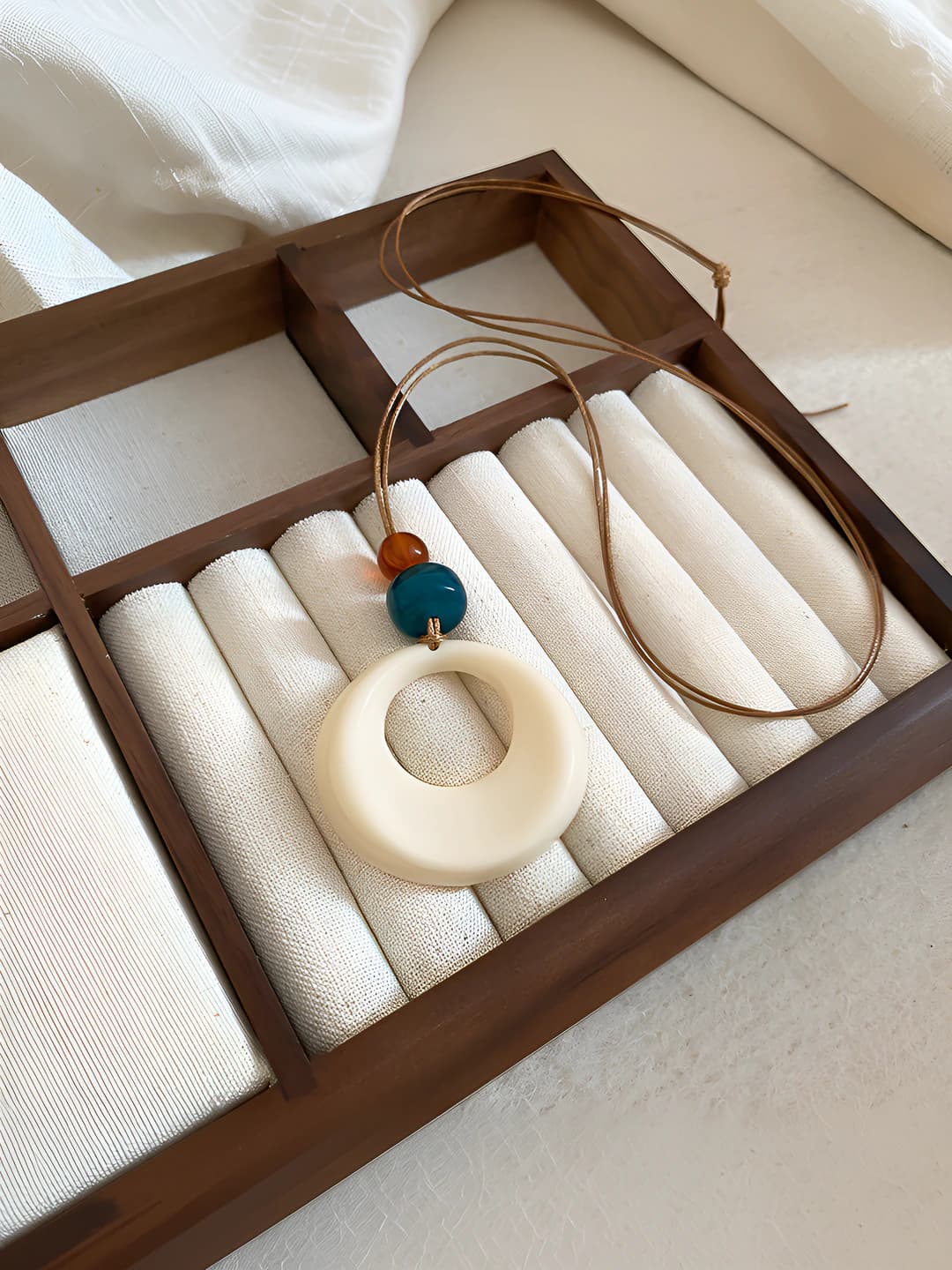 44# necklace, white