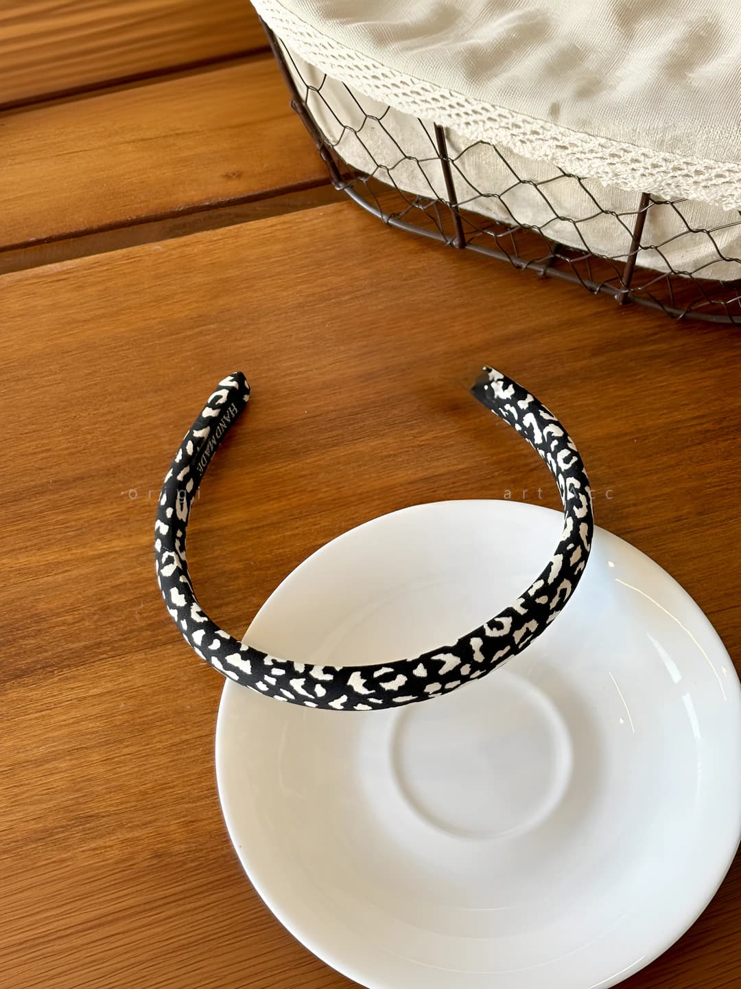 Qora leopard soch tasi