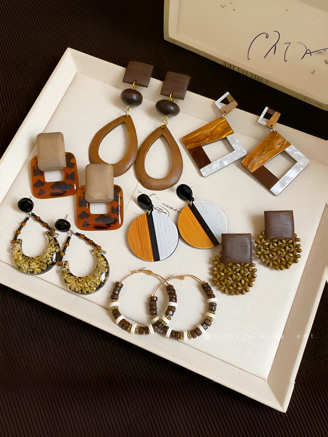Women's wooden geometric earrings in retro style with circular design