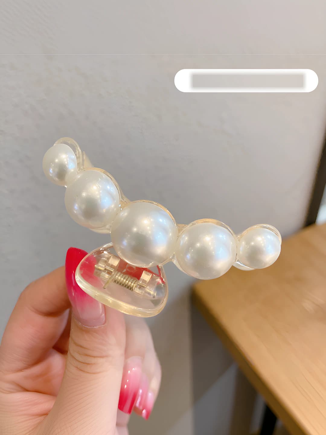 17# Clear, large pearl, clip