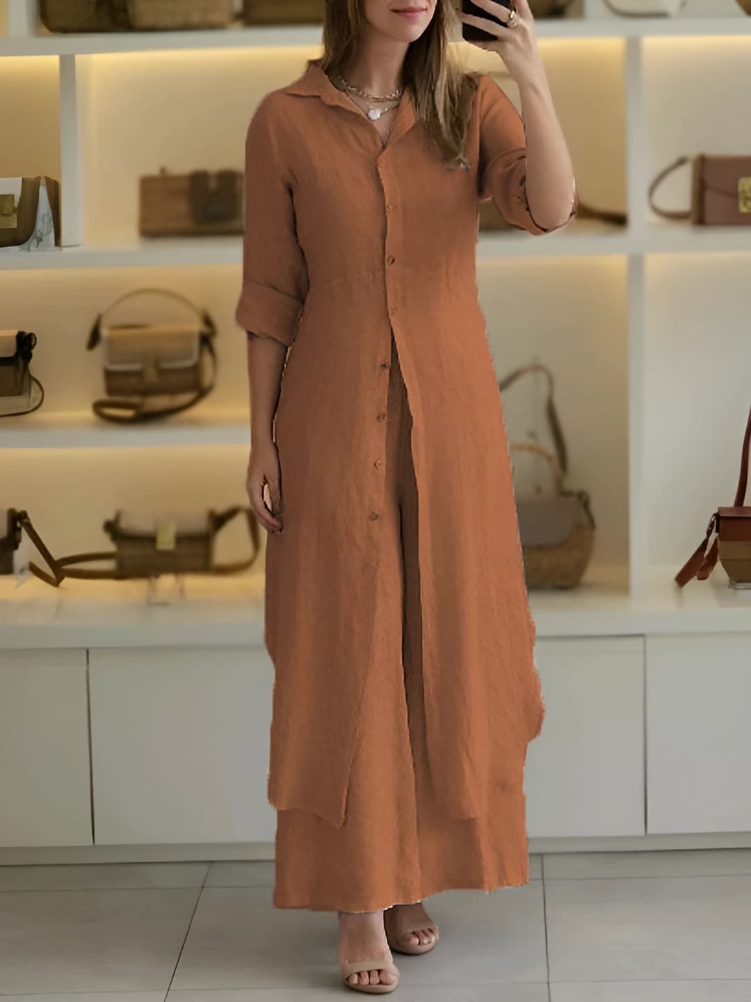 Коричневый