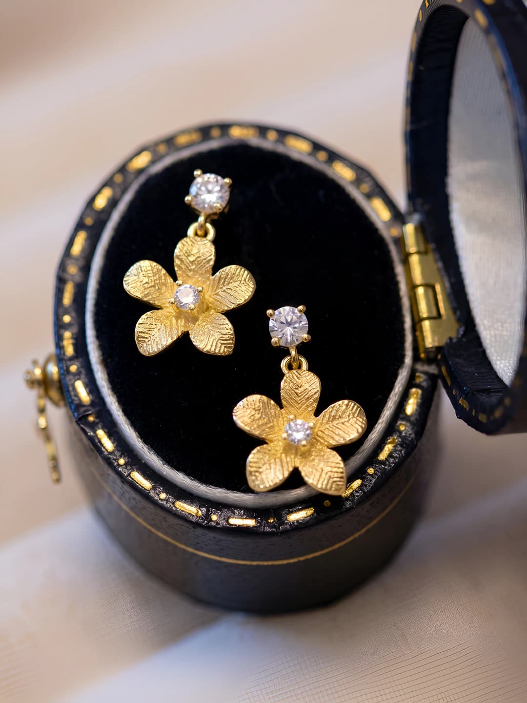 Petal, gold, zircon, earrings, pair