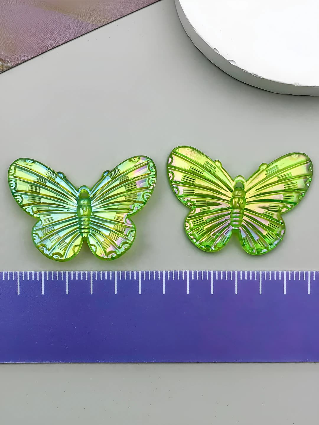 1 шт зелёный акрил радужная бабочка 30x22mm-0.9g