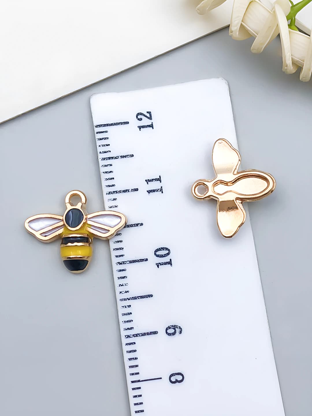 1 шт жёлтая эмаль пчела - 12x14mm - 0.8g