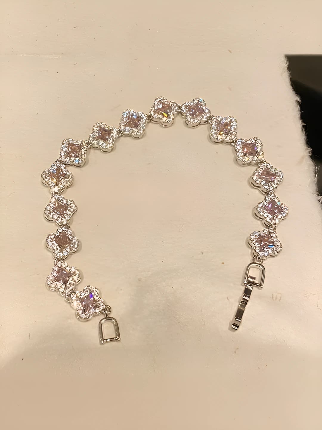 Sparkling flowers bracelet