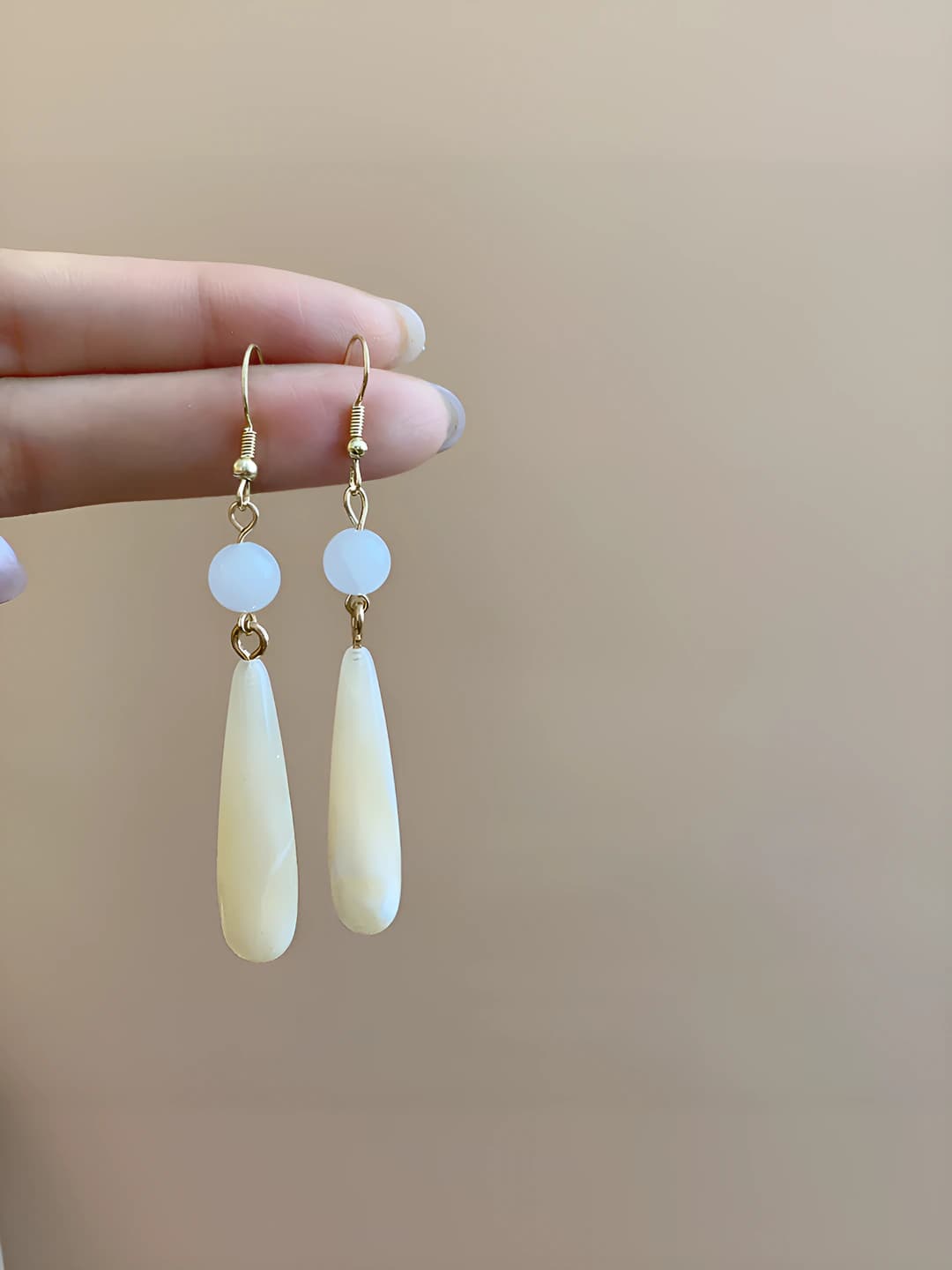 97# Ear hook - Light coffee