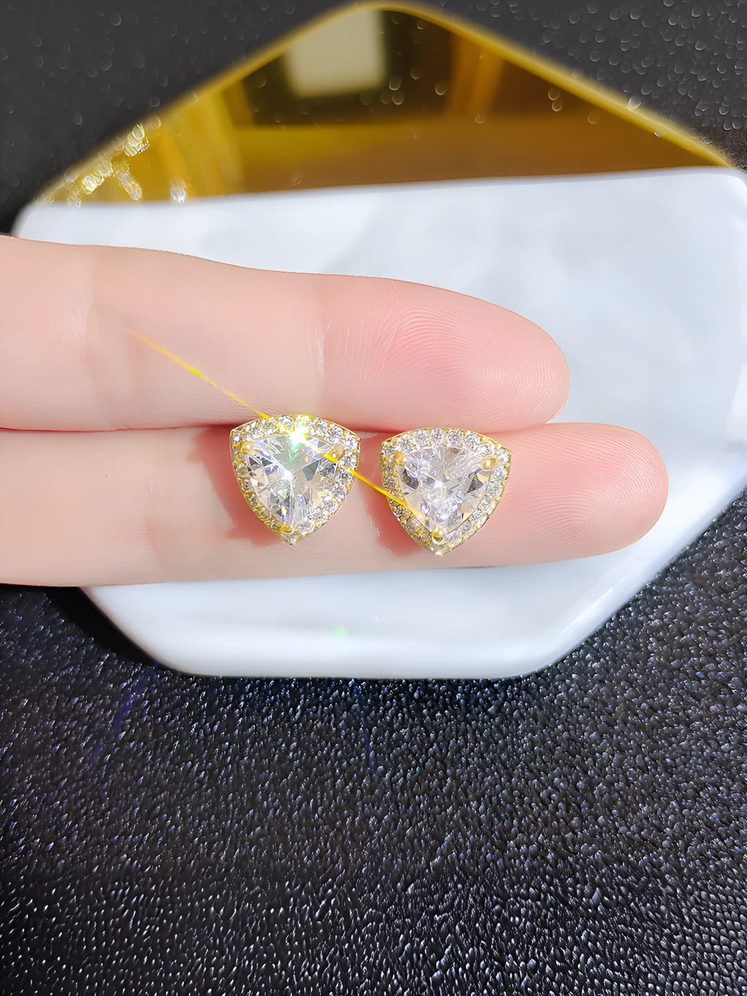Женские серьги-гвоздики с геометрическим треугольником, серебро, полностью инкрустированные бриллиантами