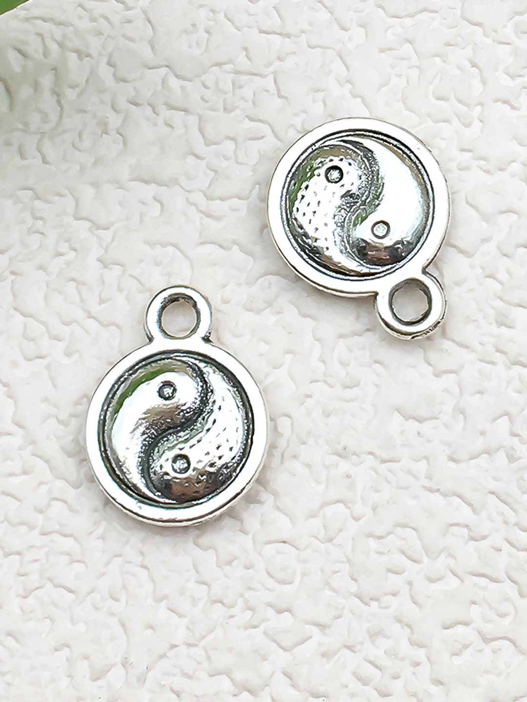 1 ta doira Yin-Yang 10x13mm-0.82g