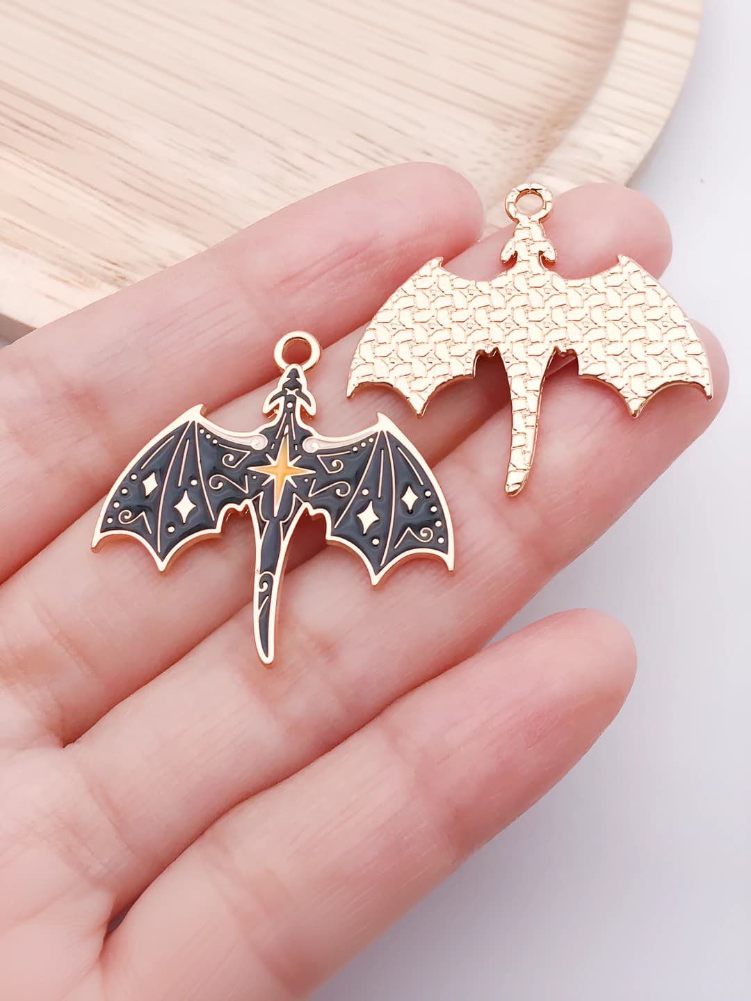 1 pc black drop western dragon cross dragon 30x30mm-2.05g-25224