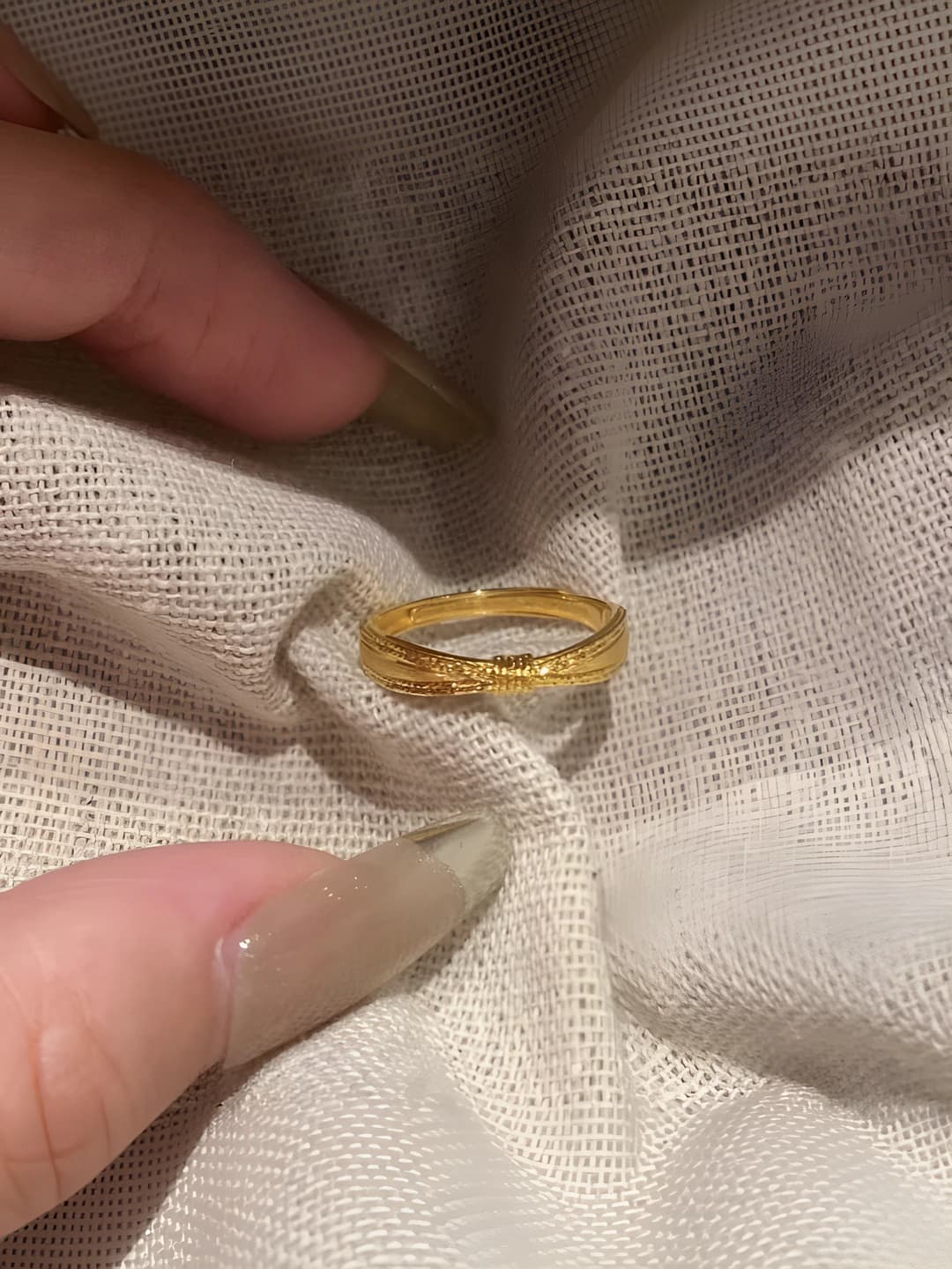 Cross brushed ring