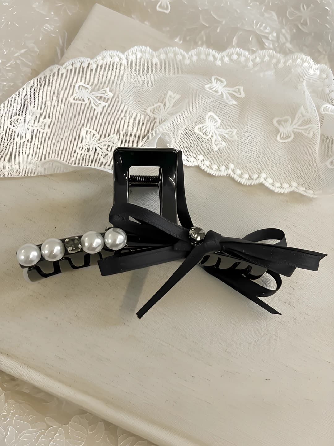 Single diamond, pearl, bow clip 13 cm