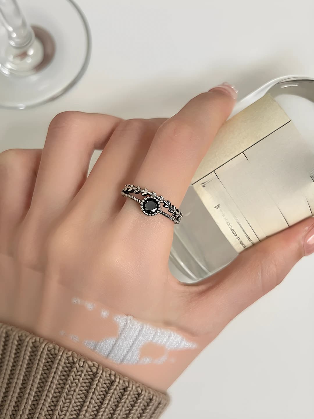 Women's black zircon wheat ear ring, vintage style design element