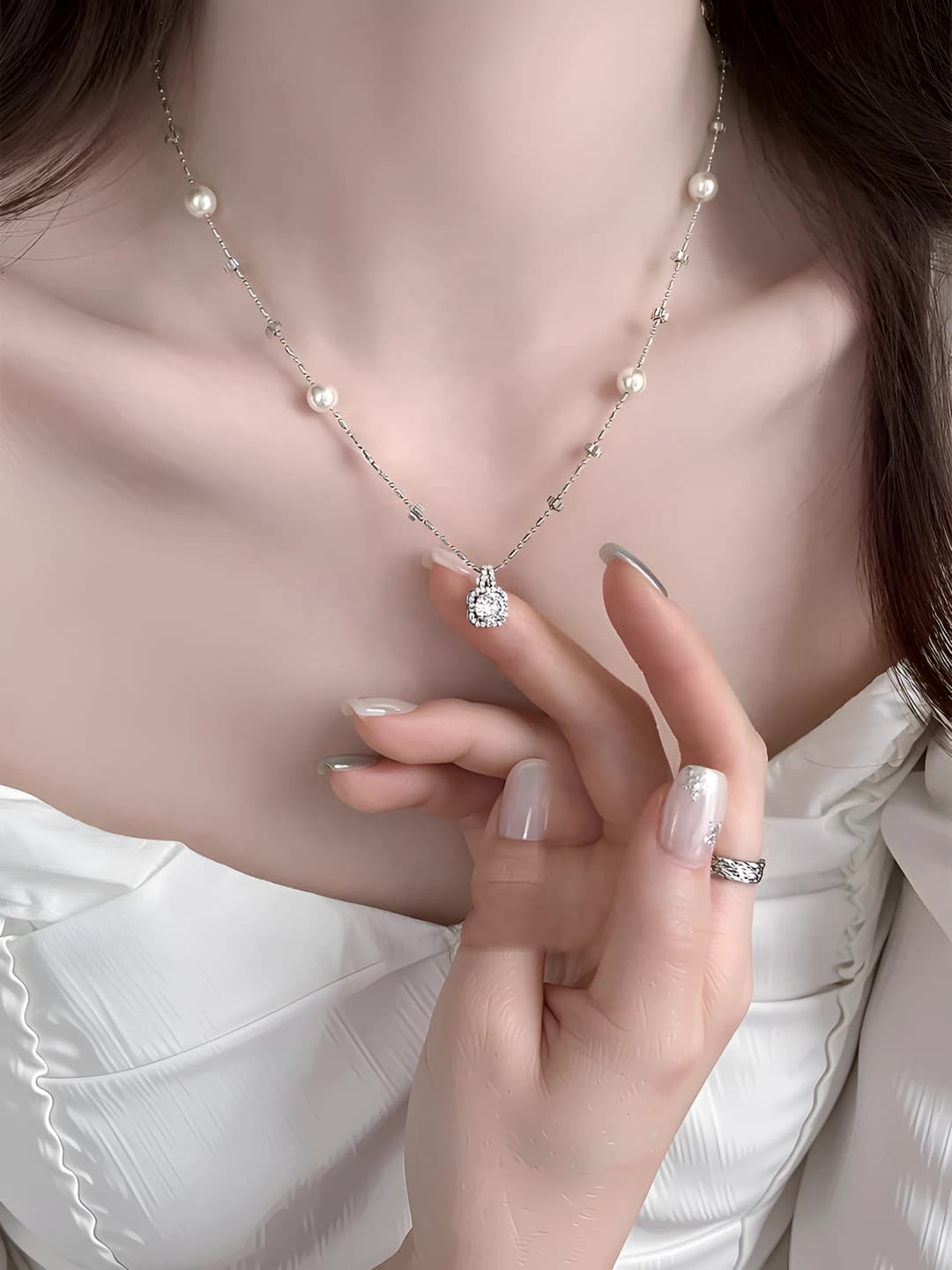 Ayollar uchun marjon va kulon: Swarovski perl va kvadrat zirkonli osma, kundalik uslubdagi qisqa zanjir