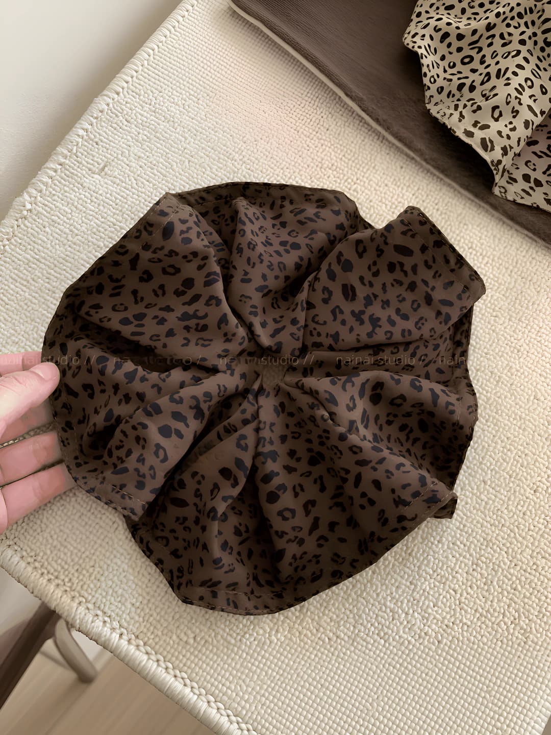 Dark coffee leopard approx 18 cm