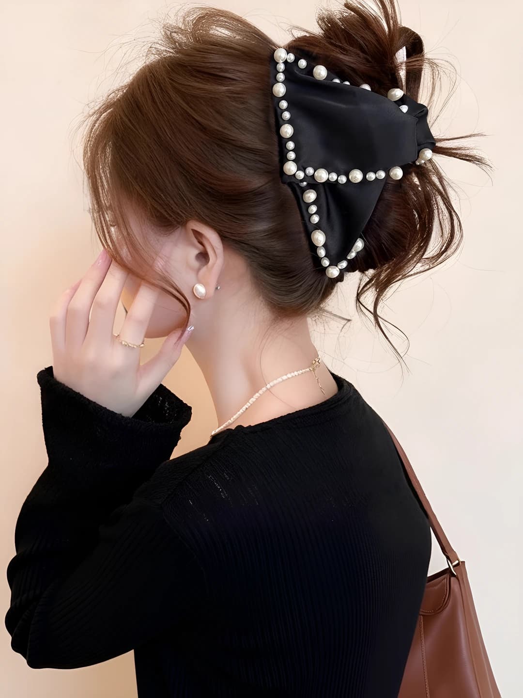 Black satin pearl triangle clip, 12.7 cm