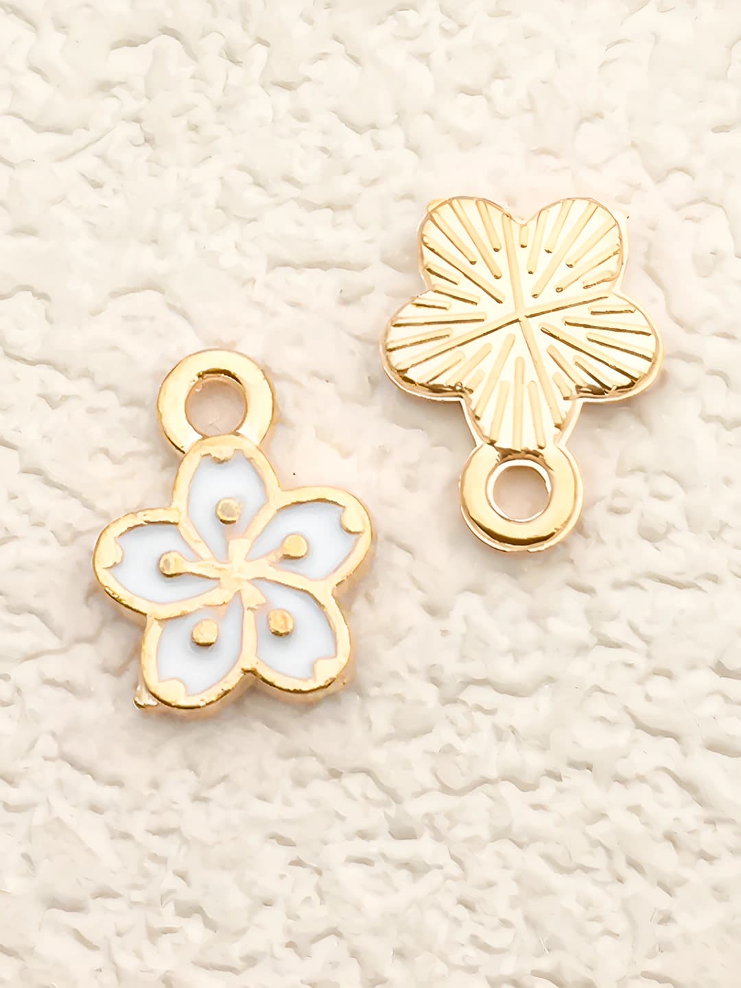 1 pc white small sakura 9x12mm-0.5g-11945