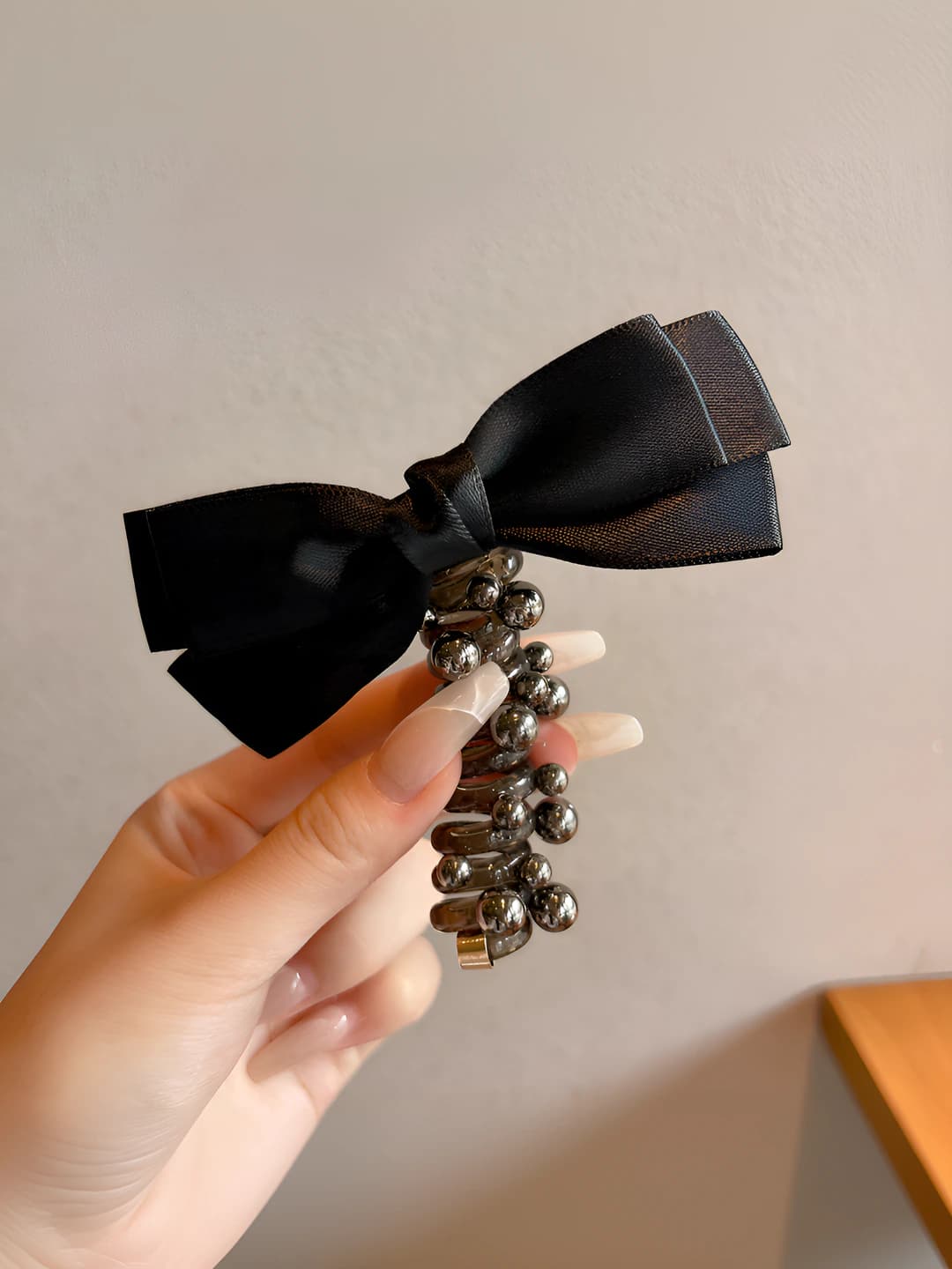 Black 3-layer bow, black pearls
