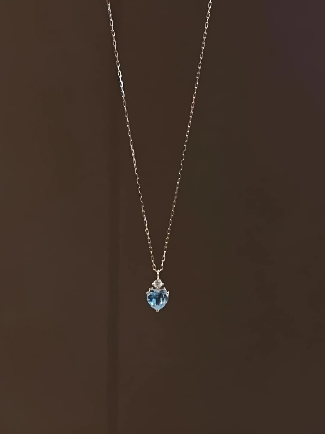 Women's heart-shaped zircon pendant necklace, elegant and simple design, suitable for work and leisure