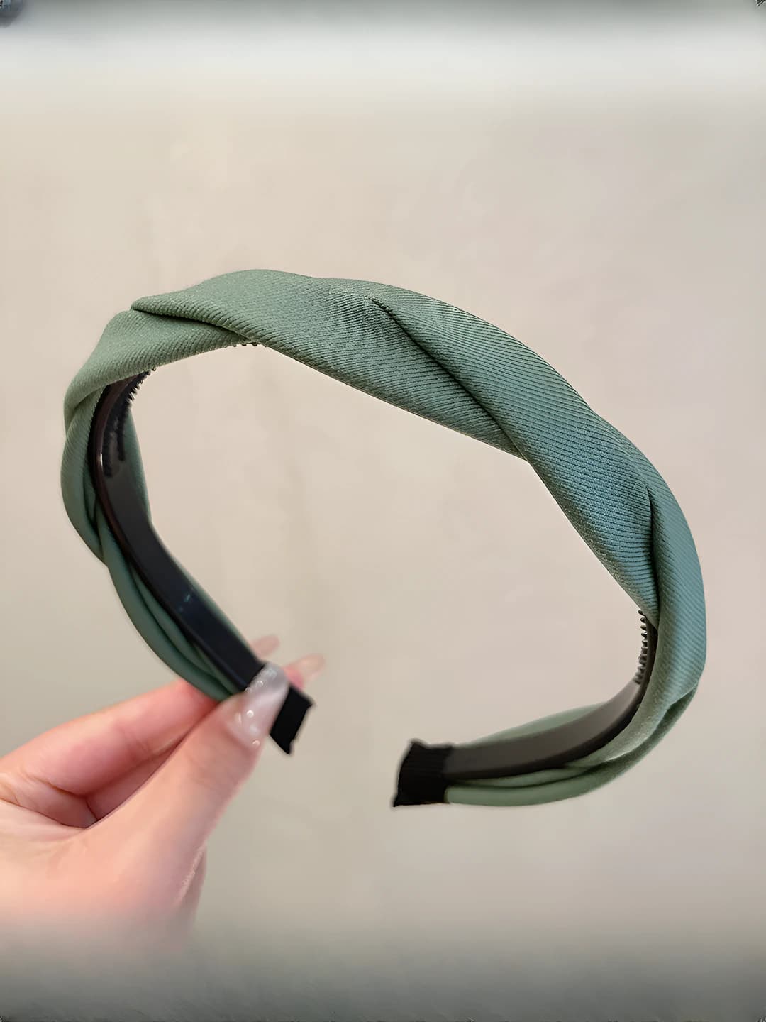 Dark green [width ~3 cm]
