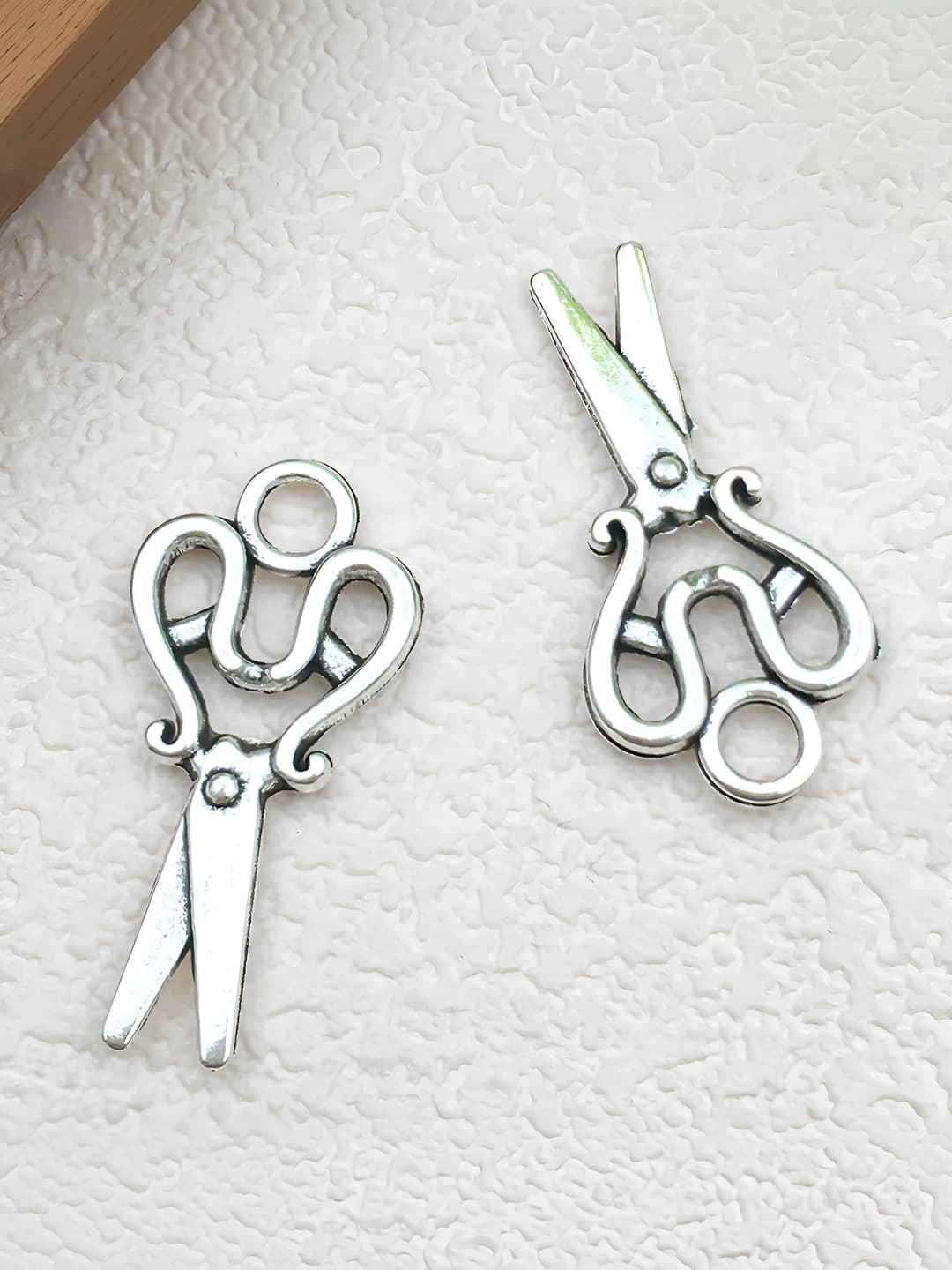 1 pc tool: scissors, 15.7x26mm, 1.2g