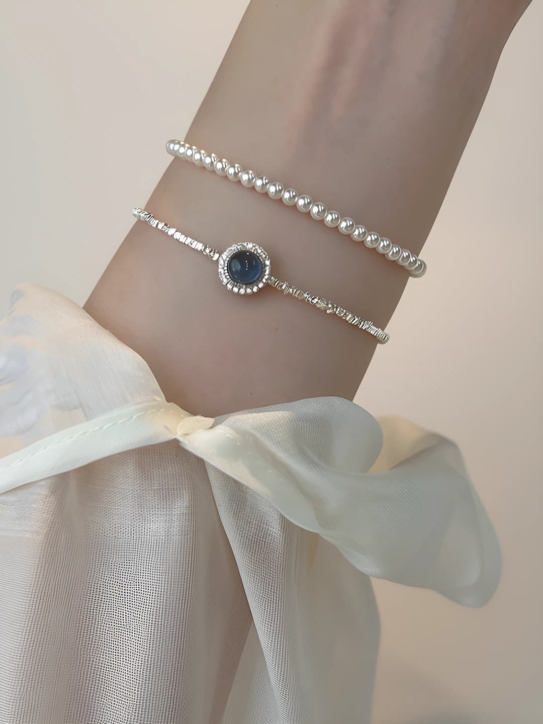 Women's bracelet with aquamarine and pearl, simple and elegant French style, design element
