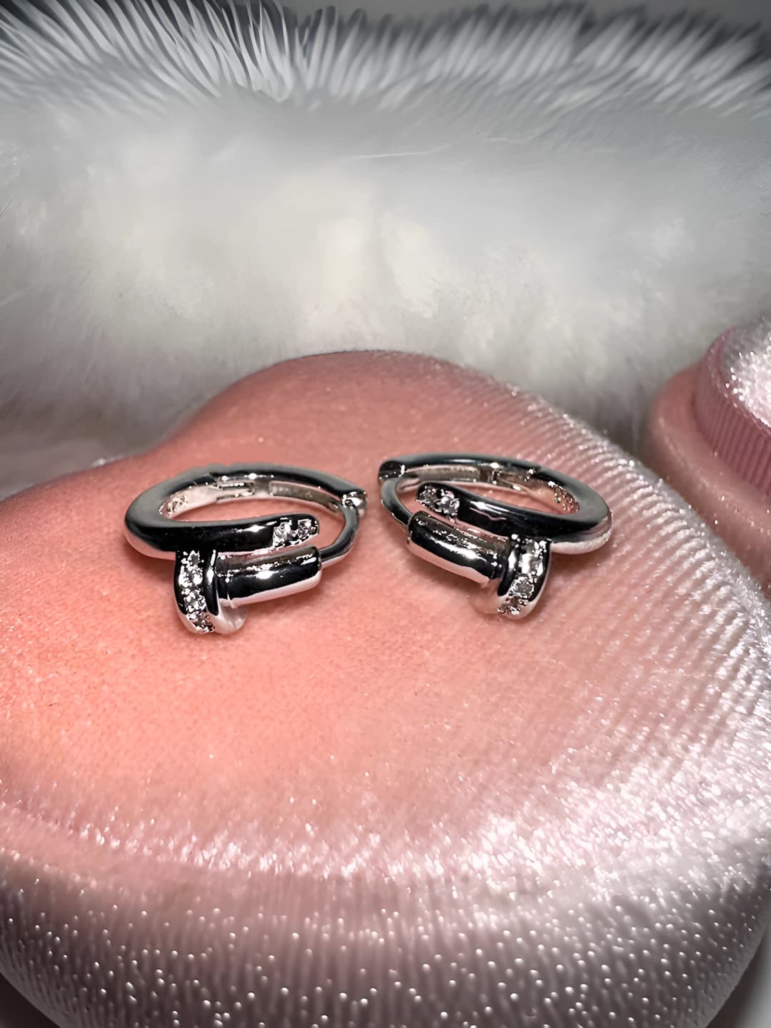 Women's T-shaped hoop earrings: copper, geometric shape, zircon inlay, sweet-cool style, individual design