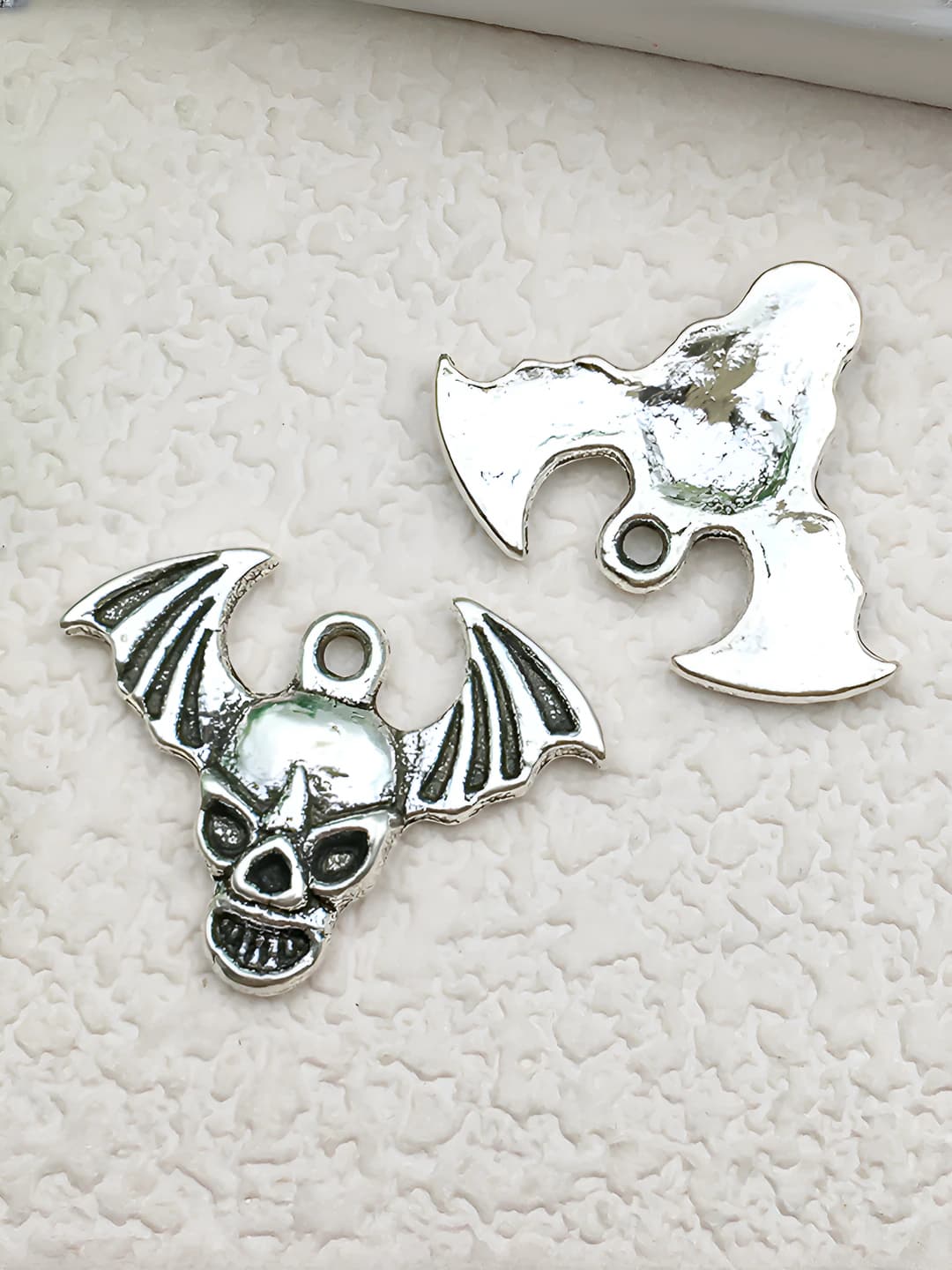1 pc Winged skull 23.7x17mm-1.4g-10873