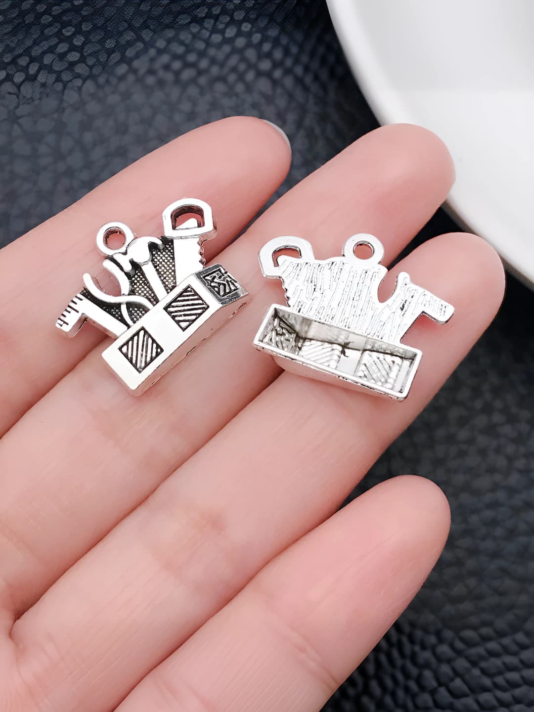Старинное серебро ящик инструментов 17x22x4mm-2g