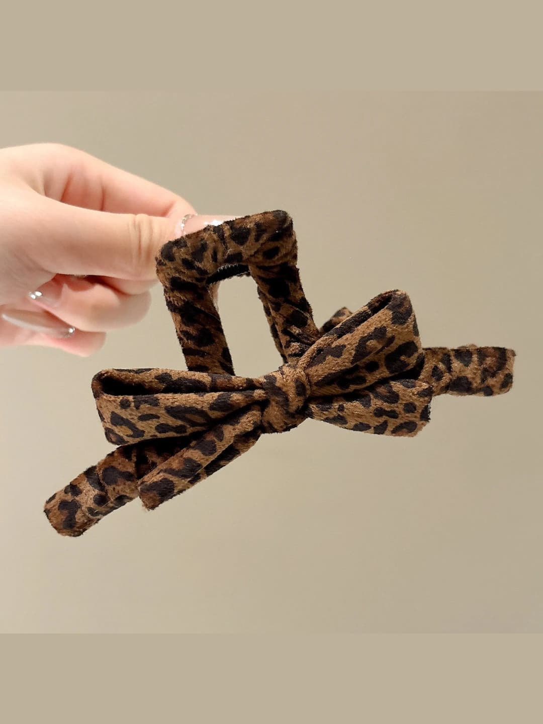 1# Leopard bow clip