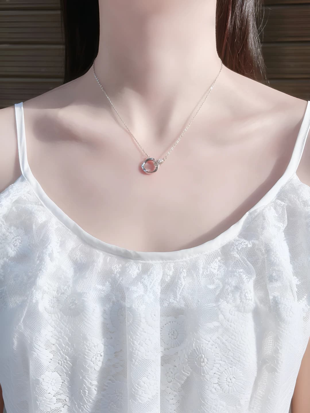 Möbius necklace
