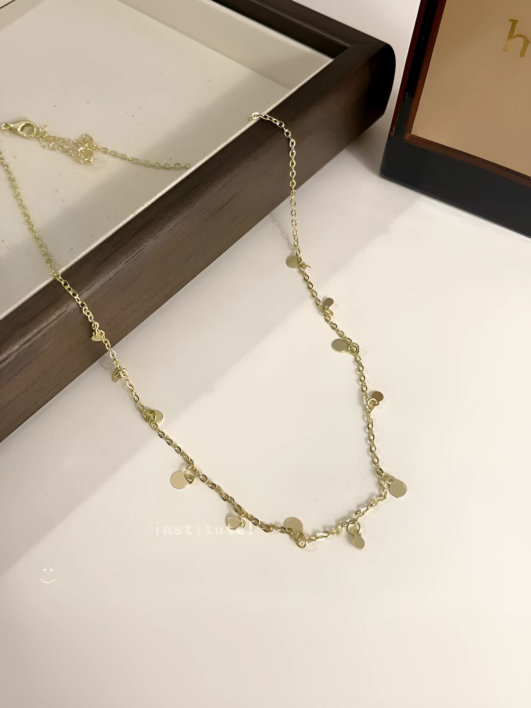 Metal circle necklace