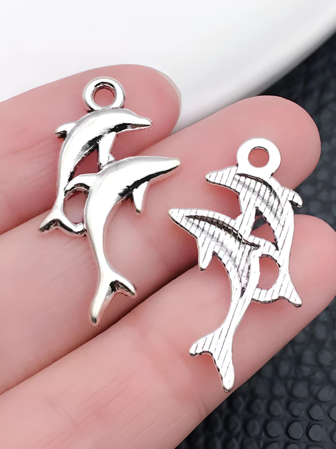 Dolphin 28x17mm