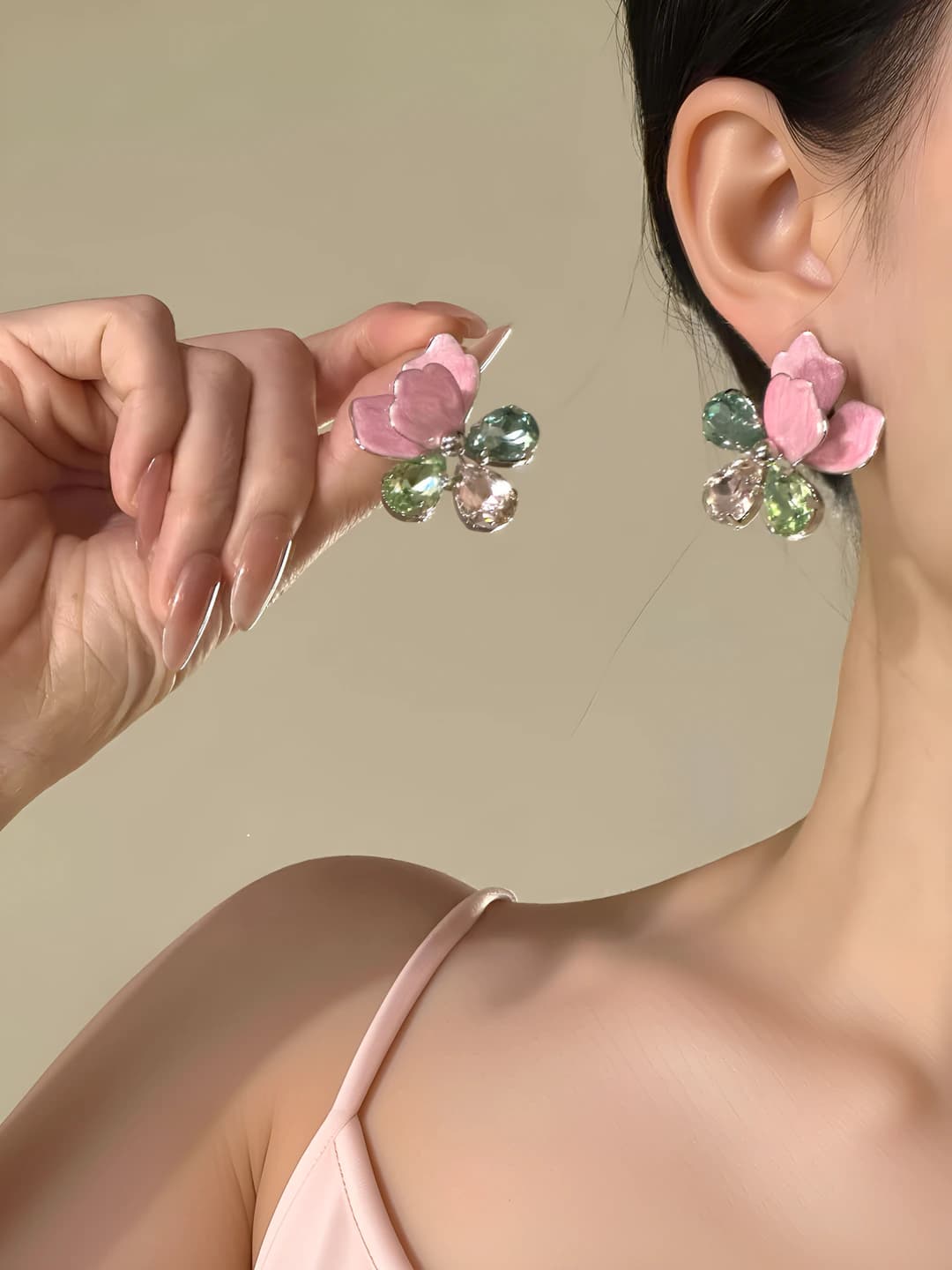 Women's retro crystal flower earrings