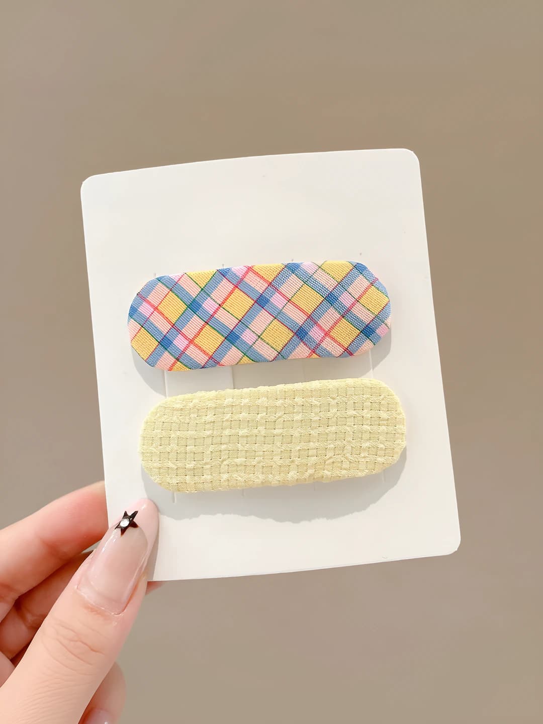 Yellow pair, approx. 6.5 cm