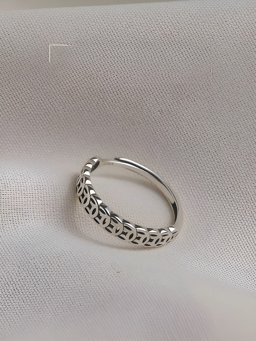 Coin pattern ring