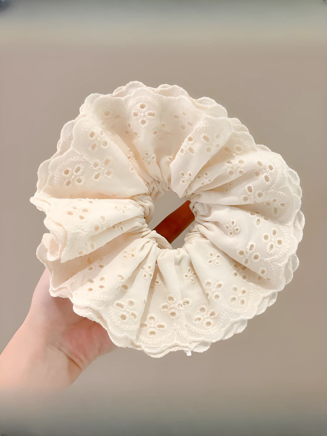 6-layer lace, off-white, 16 cm
