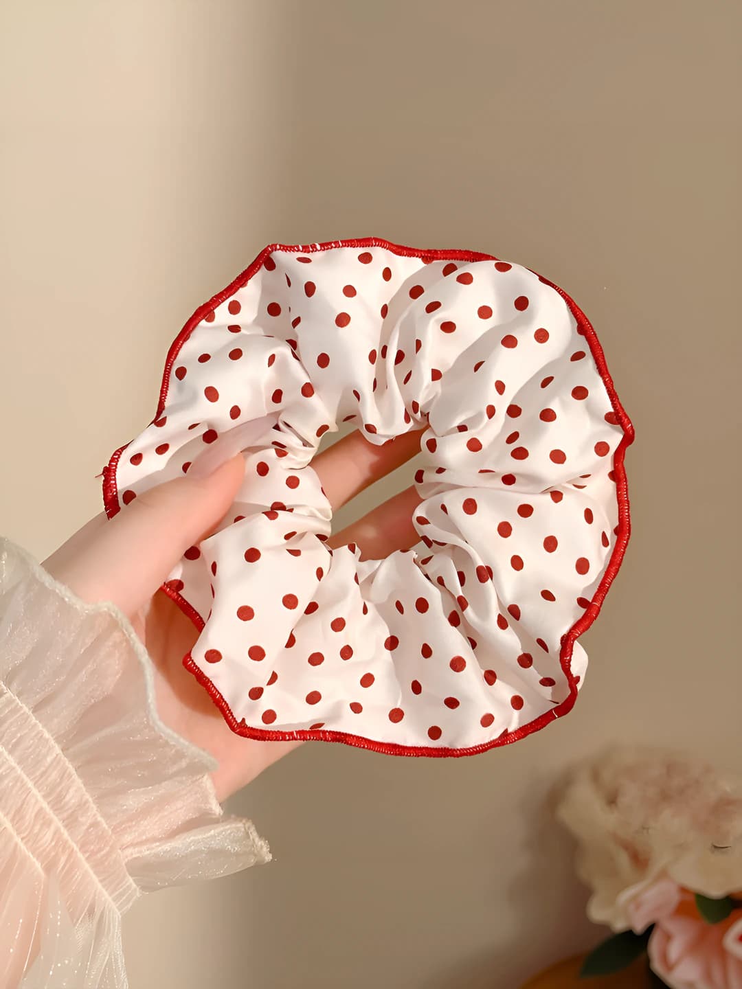 White polka dot, 14 cm