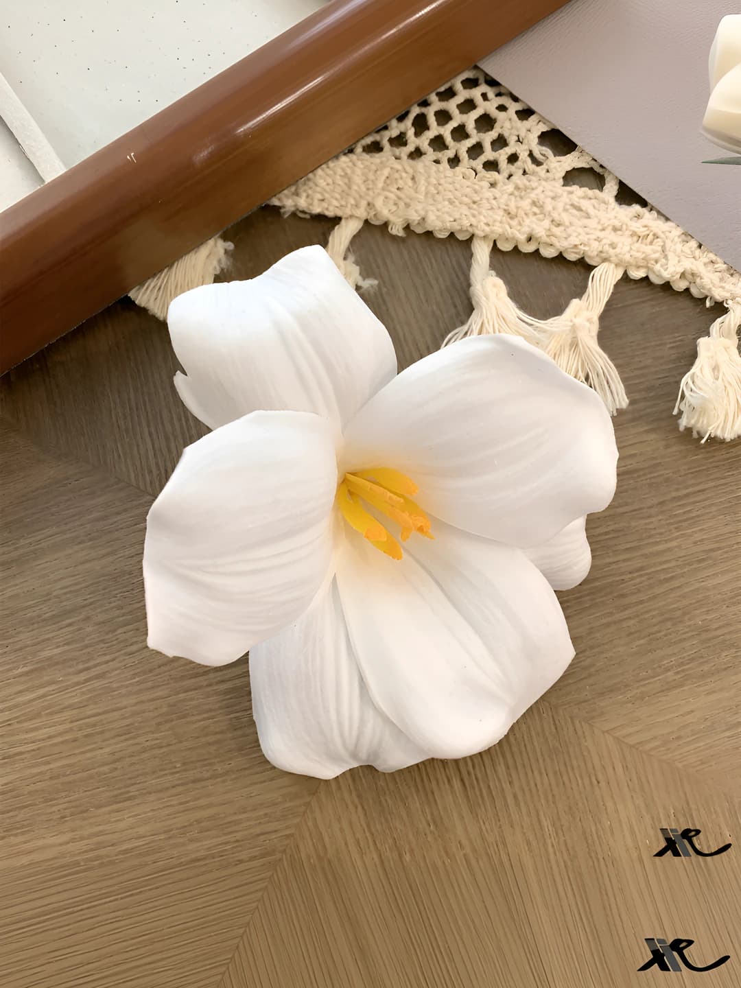 1# Tulip side clip, white