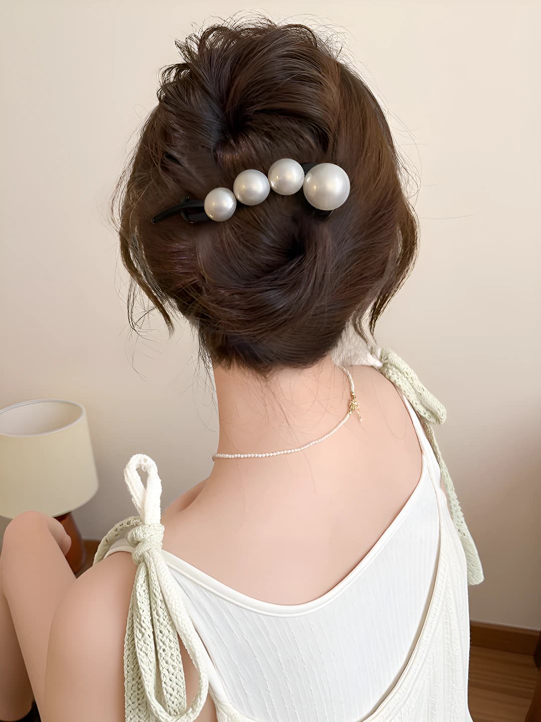 Off-white twist clip