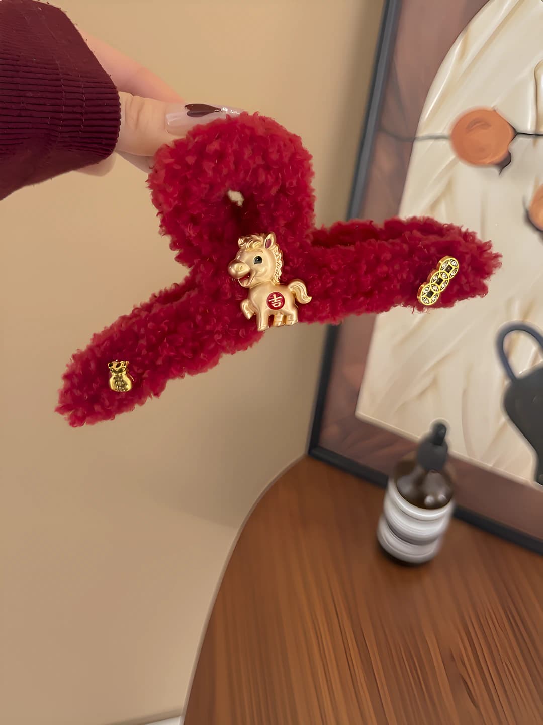 Red fur money bag claw clip - 13 cm